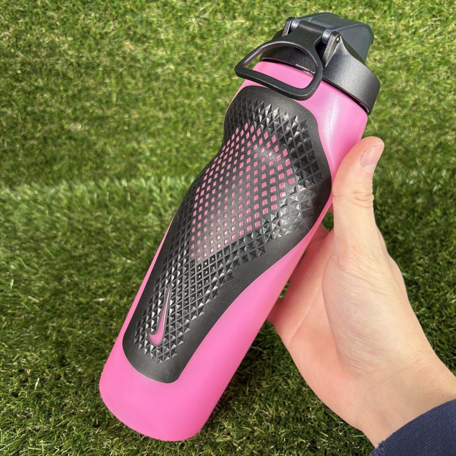 Nike Refuel water bottle 32 oz locking lid Squeeze bottle active sport plastic