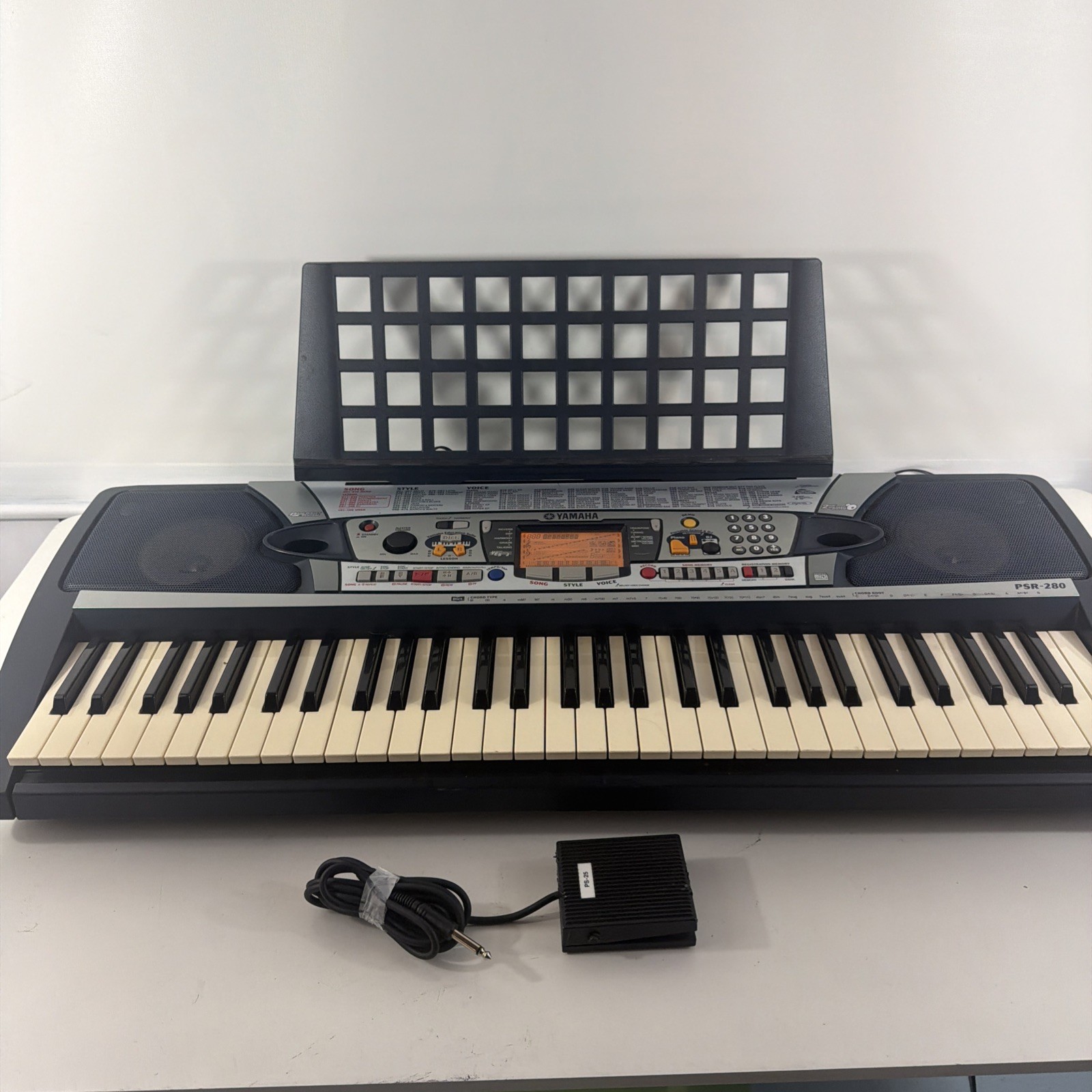 Yamaha PSR-280 Portable Keyboard/Piano 61 Keys & PS-25 Foot Pedal – TESTED