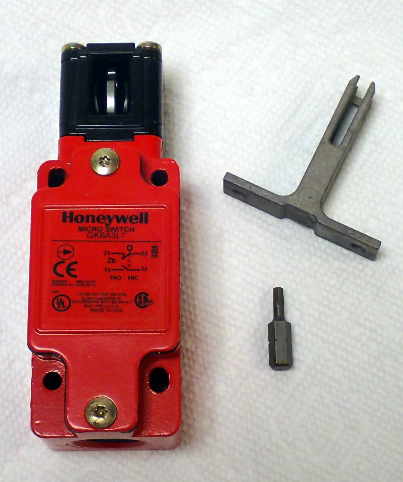 HONEYWELL GBKA3L7  MICRO DUAL-ENTRY SAFETY SWITCH 1NC/1NO 10A 600V KEY-OPERATED