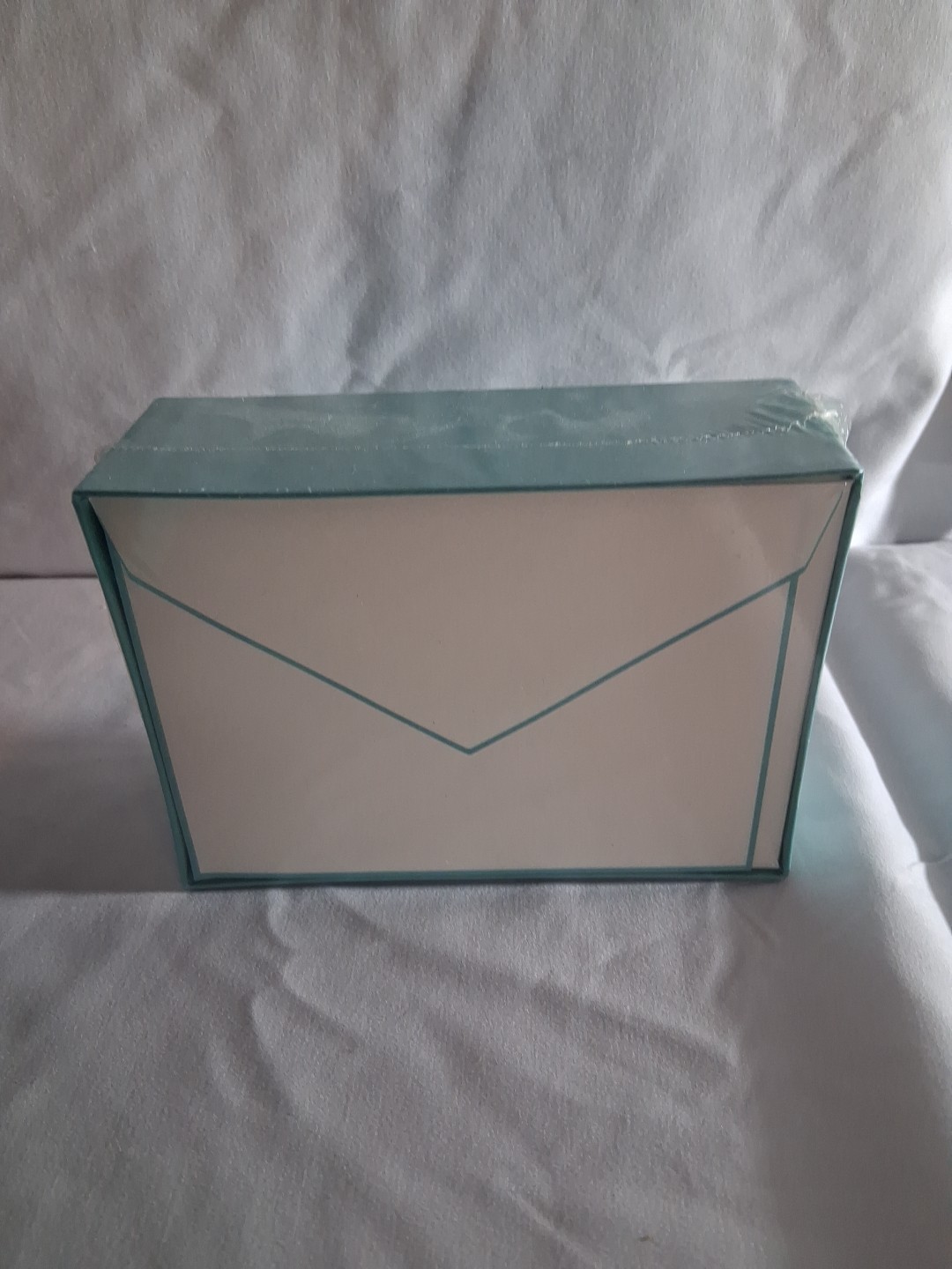 Tiffany & Co. White Note / Could Bdr 25 Notes / 25 Envelopes
