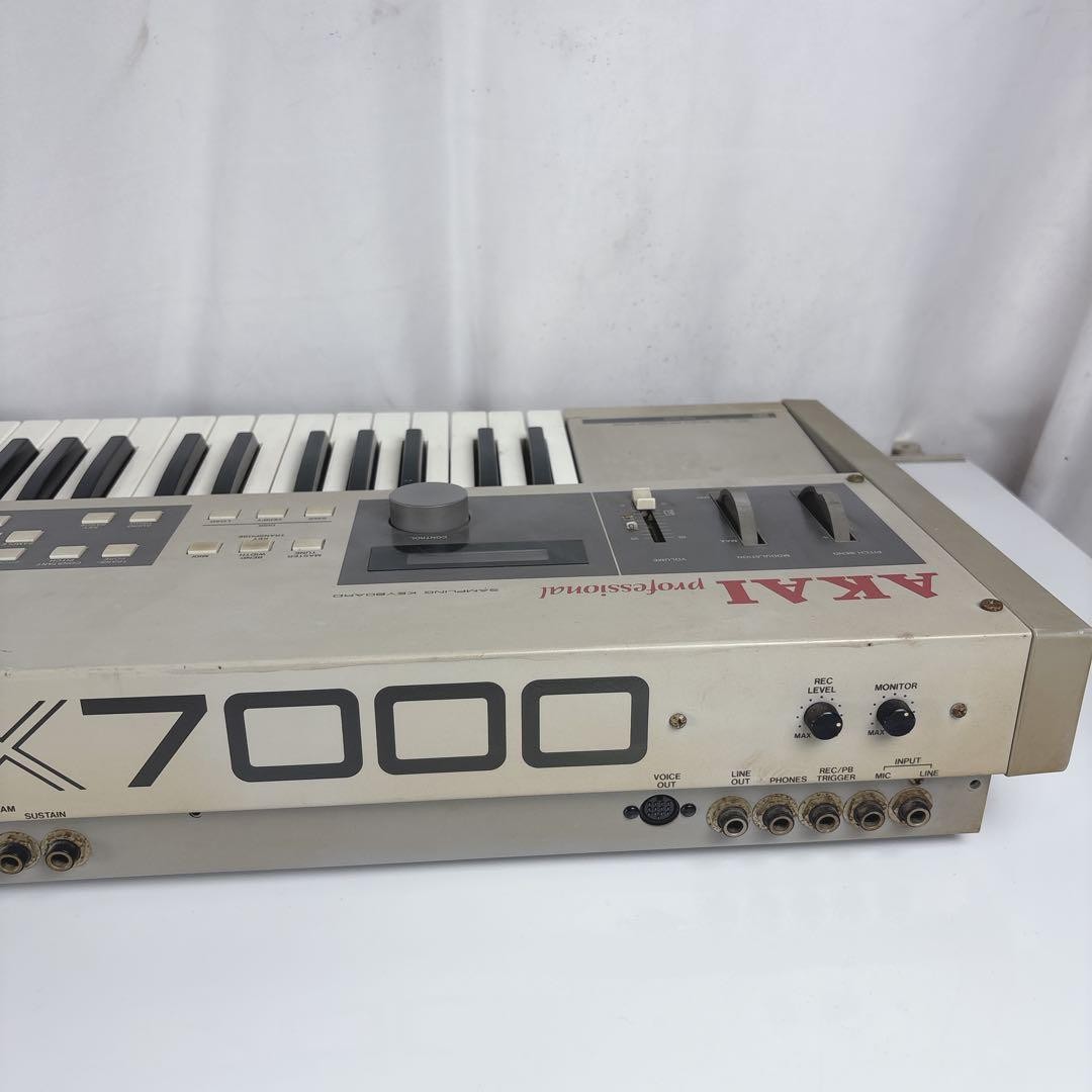 AKAI X7000 Vintage Sampling Keyboard Synthesizer Sampler Untested FOR PARTS