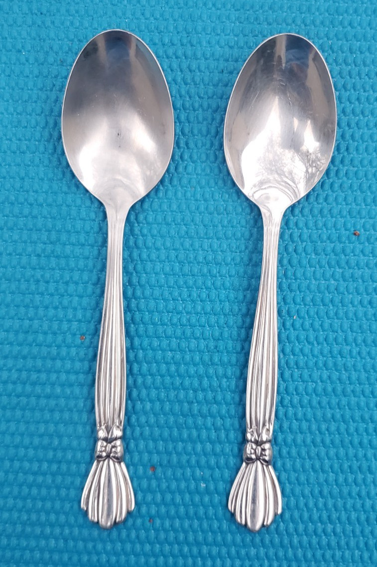 2-Oneida Deluxe ALEXIS PLACE/SOUP SPOONS 6 3/4"