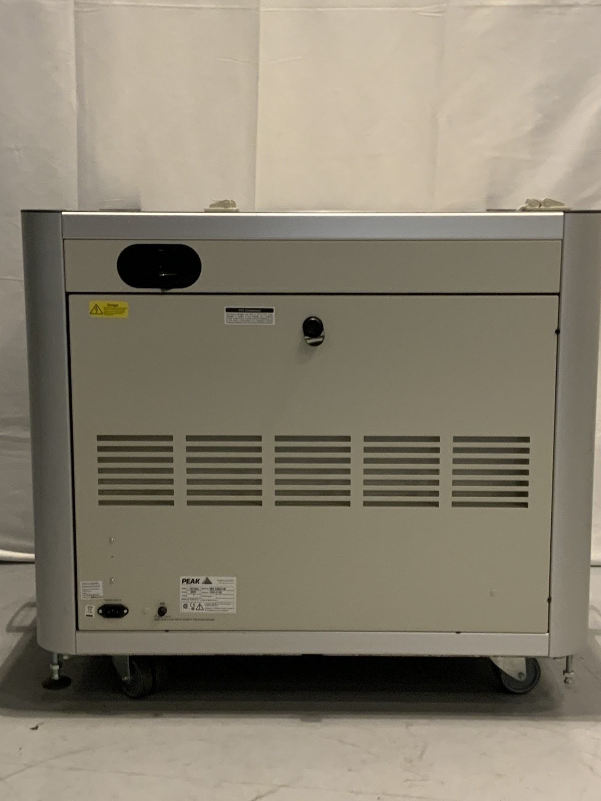Peak Scientific MS TABLE-1B Mass Spectrometer Table 10-9900 - Fair Condition