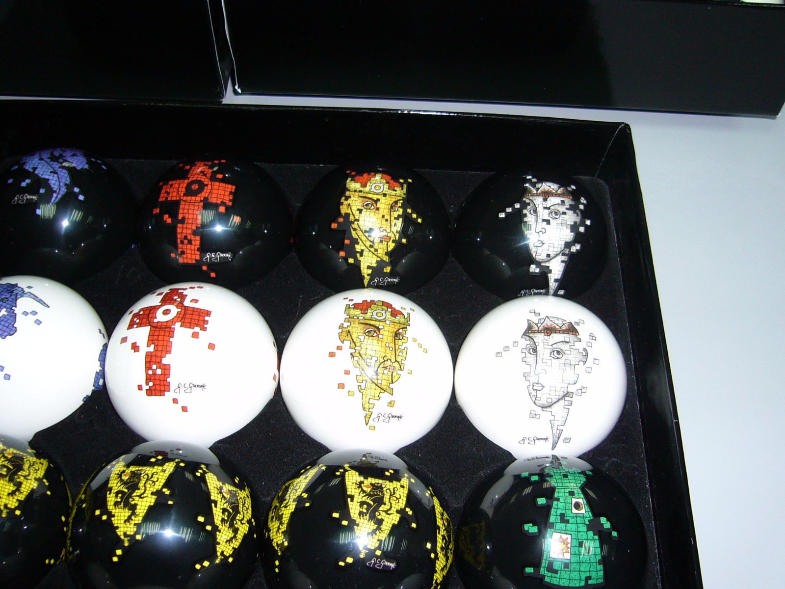 Vigma Billiard Ball Set CUEMATE Game Play Chess on a Pool Table with Rulesbook