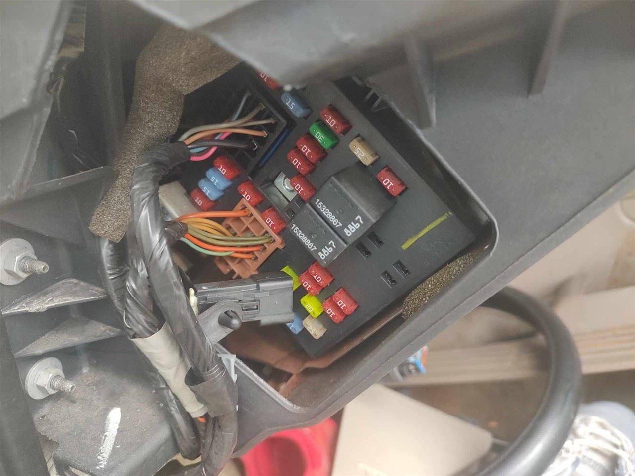 SUBURBN15 2006 Glove Box 18763