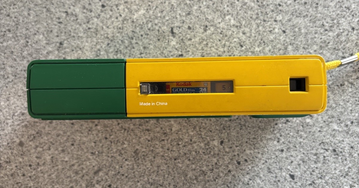 Crayola Indoor/Outdoor Use Flash 110 Camera Untested by Concord w/ Lanyard