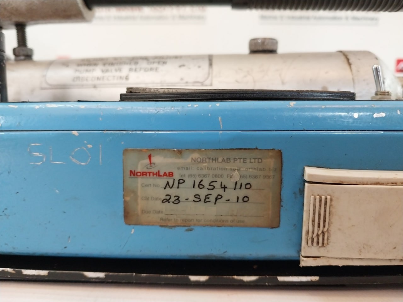 OMICRON OTE-P202 Pressure Calibrator with Hand Pump