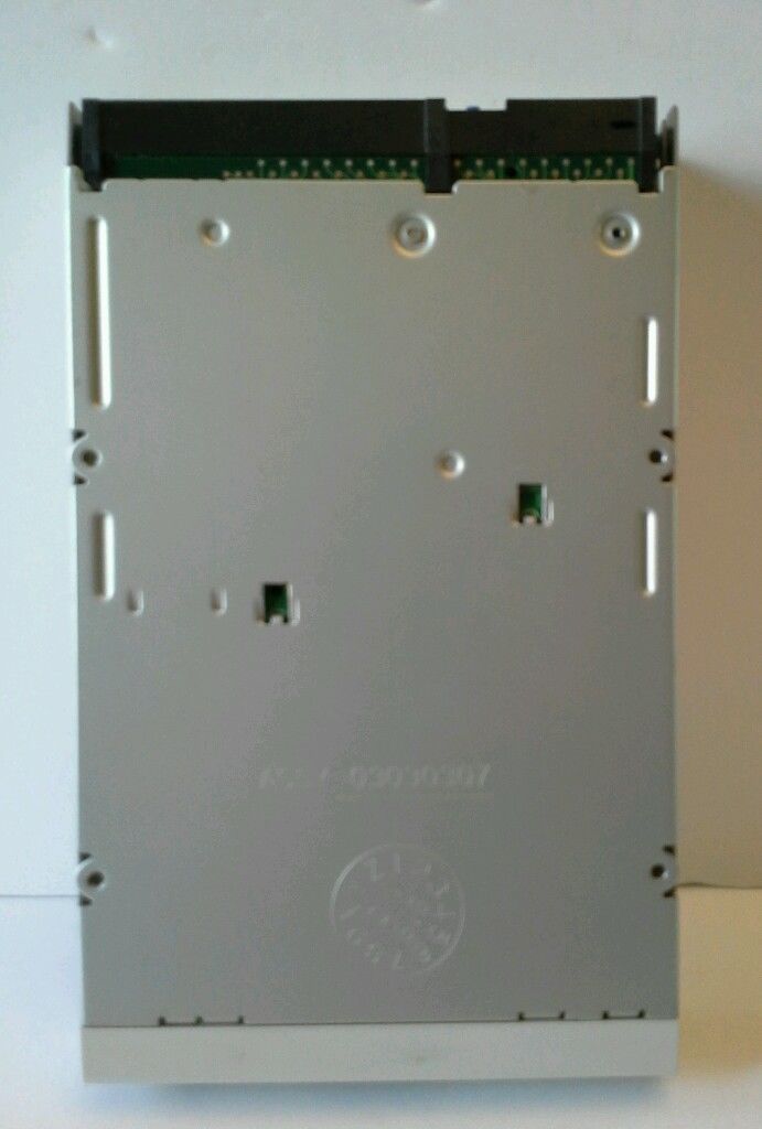 ONE - Iomega Zip100 Internal Desktop Z100ATAPI Zip Drive - Beige ATAPI IDE Z100