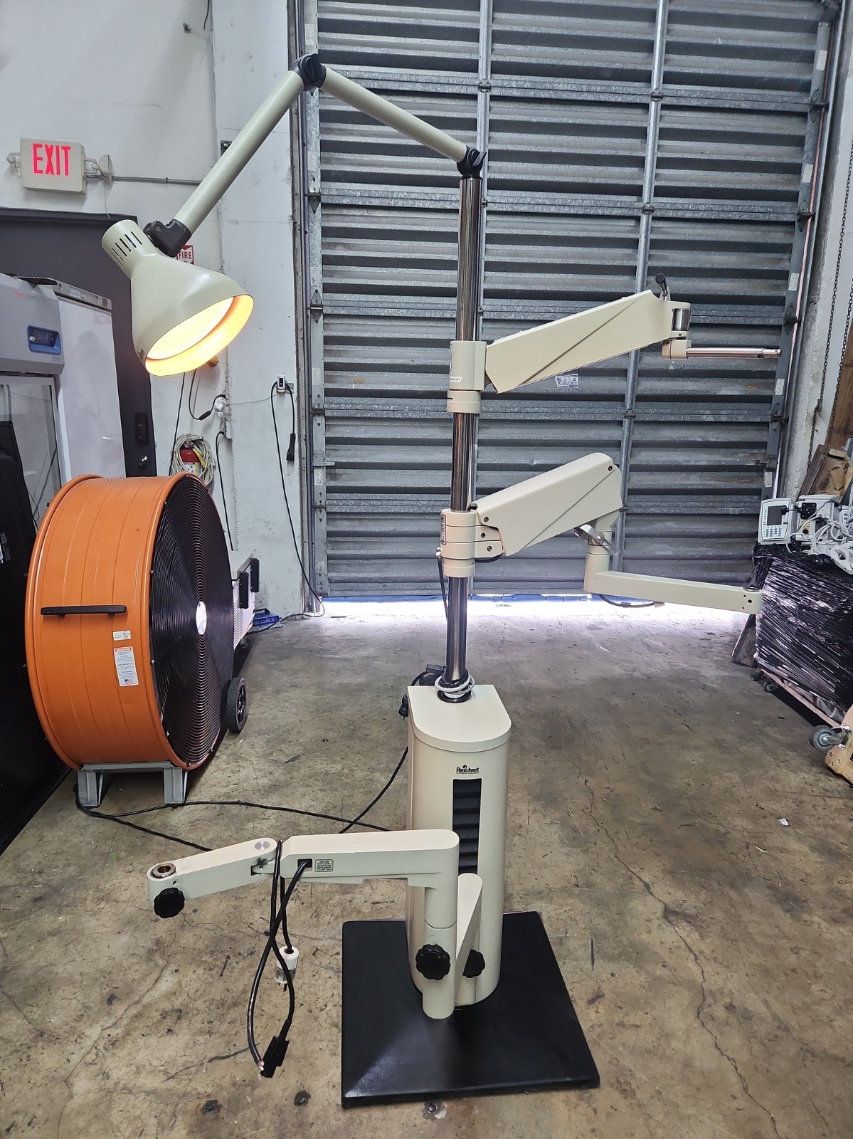 Reichert 610X Ophthalmic stand 14363 3 ARM 14366 14368 LIGHT TESTED