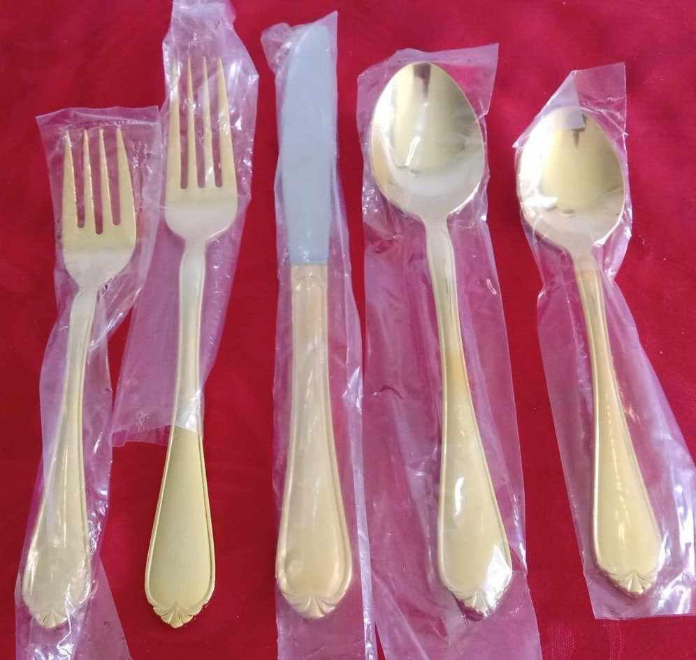 Reed & Barton stainless Gold Solange 5 piece place setting NIS unused