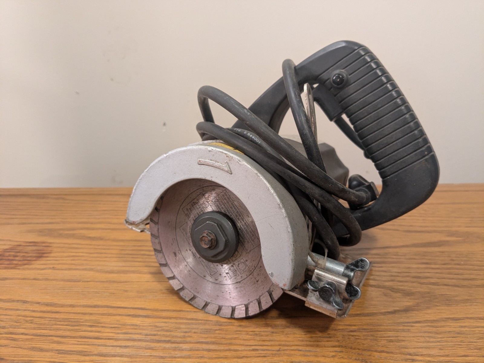 Used Motomax 4 ½ Inch Hand Held Tile Saw With Blade