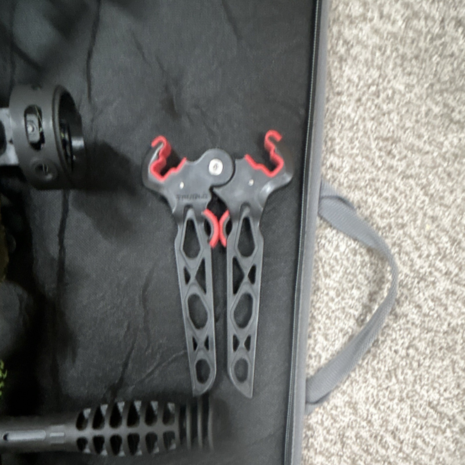 PSE Mini Burner left Hand Target Compound Bow 35 lb Package w/ Case & Arrows