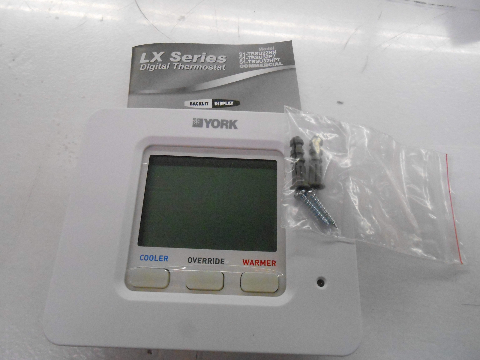 YORK TBSU22HNY 2 HEAT/2 COOL COMMERCIAL DIGITAL NON-PROGRAMMABLE THERMOSTAT 24V