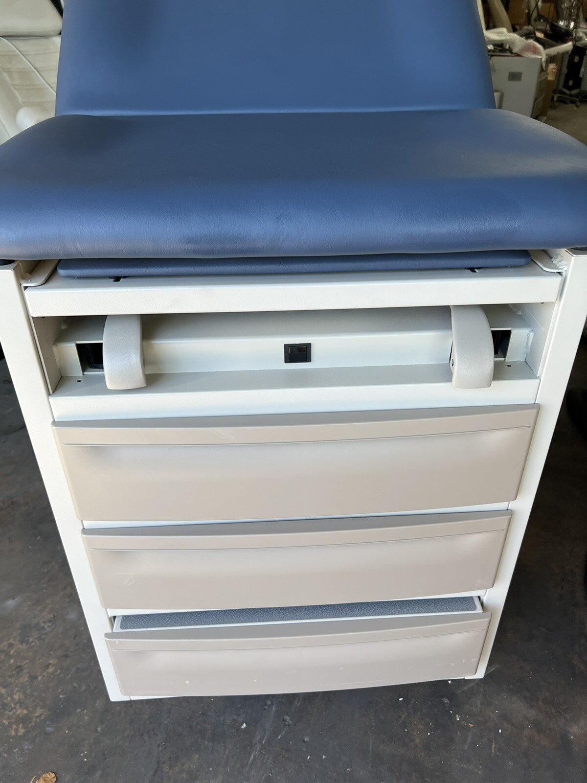 Brewer 4000 Basic Exam Table, Blue Fog - READ DESCRIPTION
