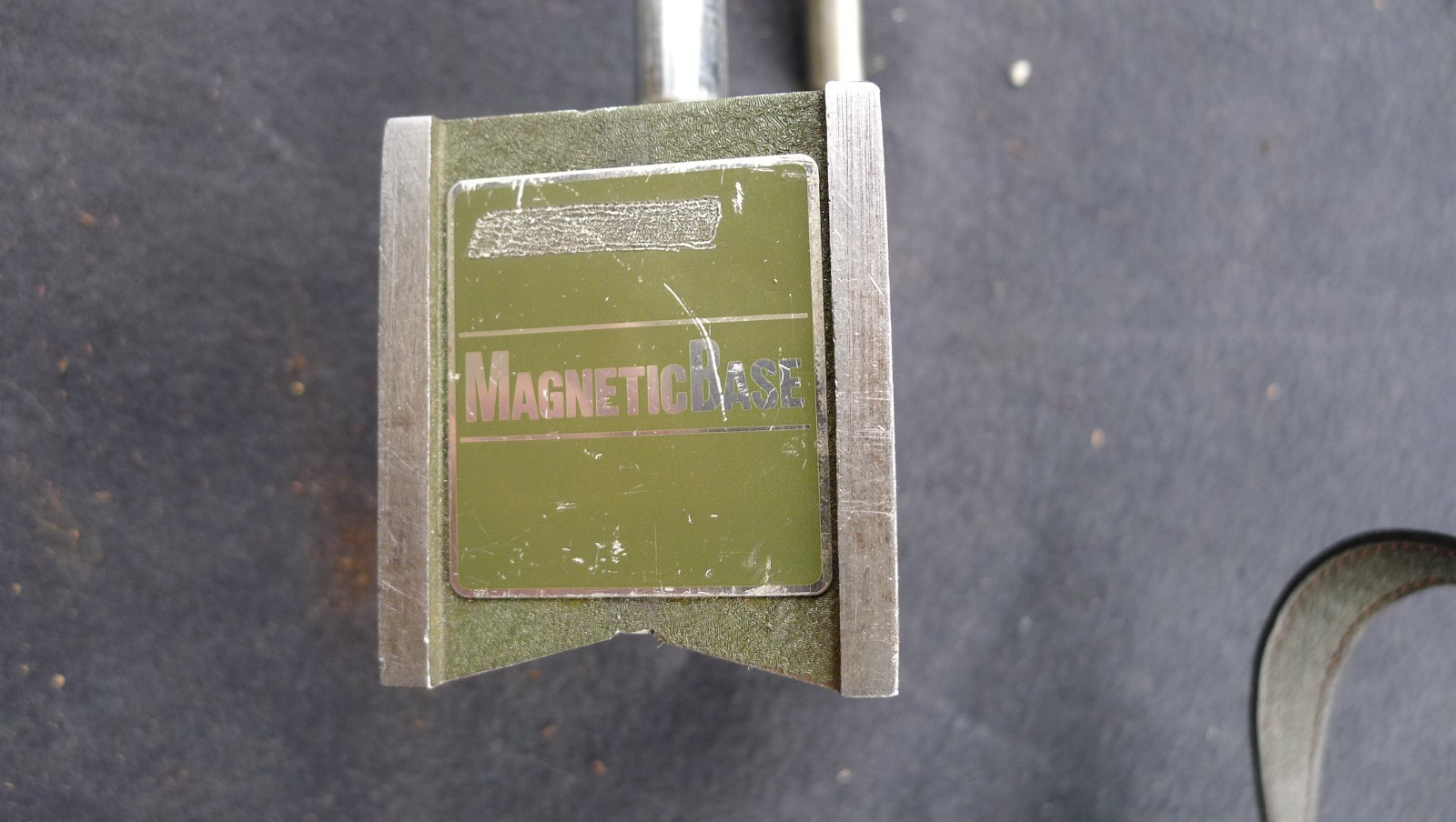 MITUTOYO MAGNETIC INDICATOR STAND BASE 7010S