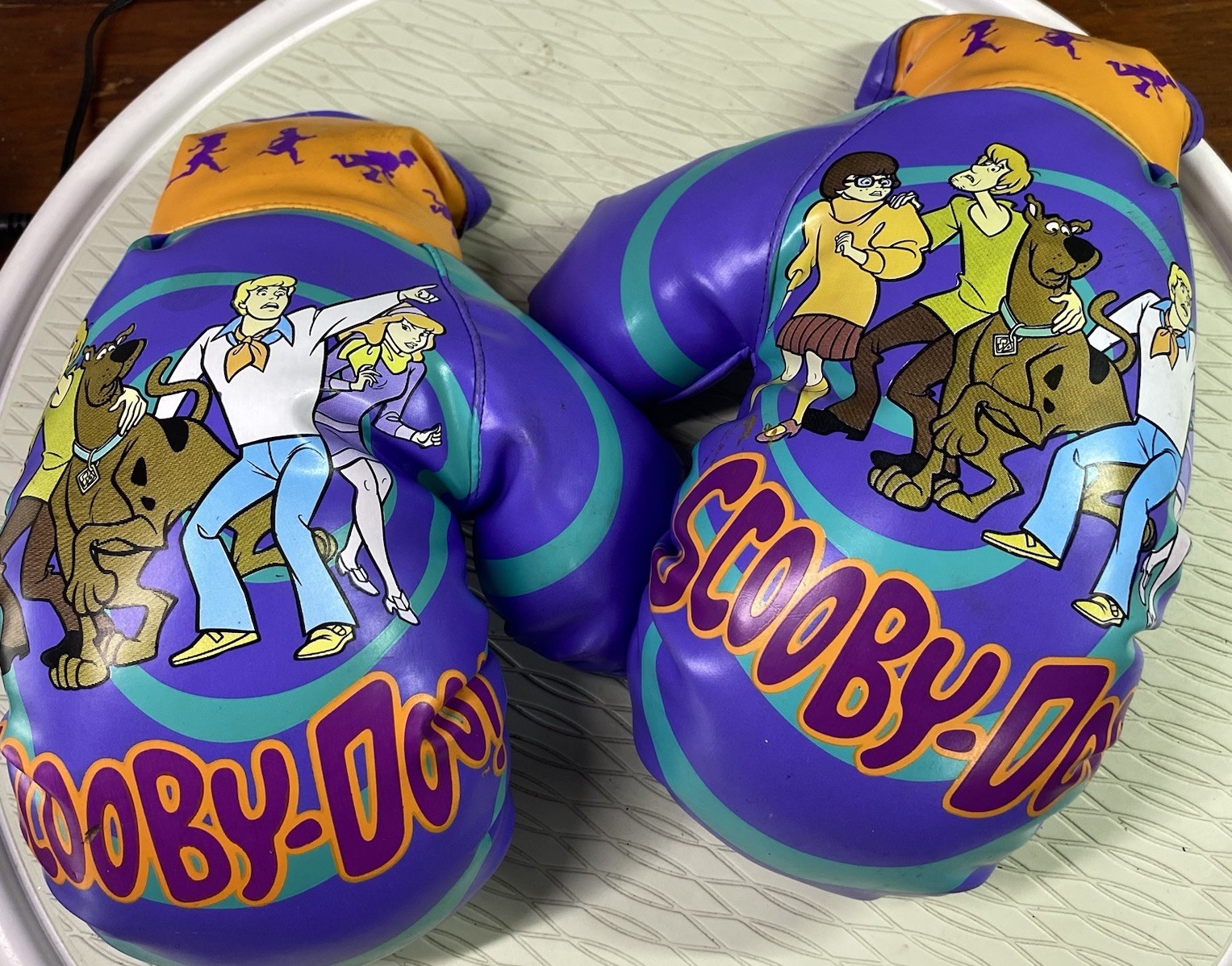 Warner Bros. RARE Scooby Doo Kids Boxing Gloves Cartoon Network USED 13”x9”