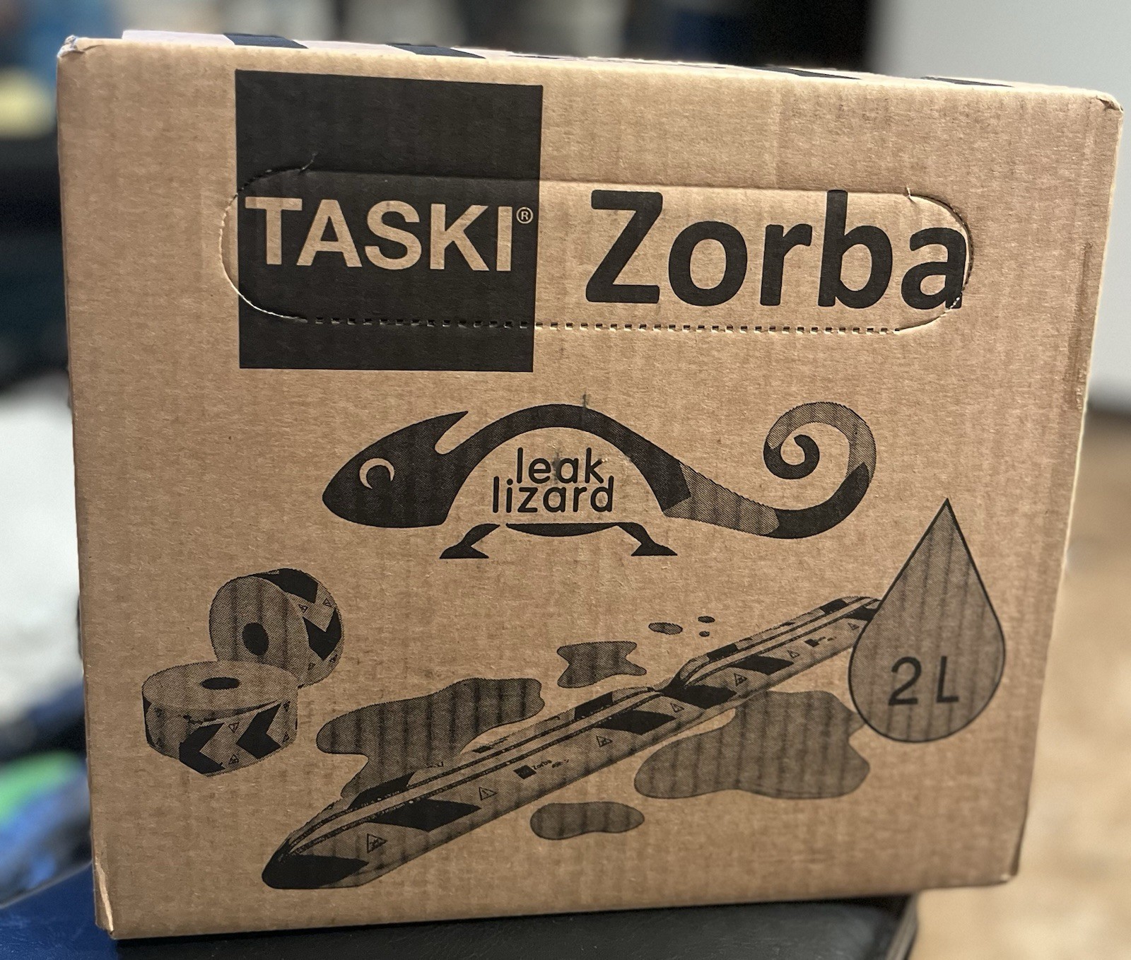 Diversey 7523269 Taski Zorba Leak Lizard - Soaks Up Leaks to Stop Slips, 1 PC