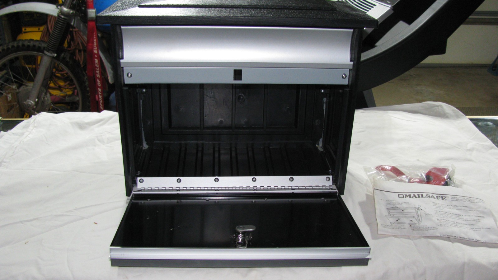 Gibraltar Mailsafe Lockable Security Wall Mount Mailbox MSK00BAM Gibraltar
