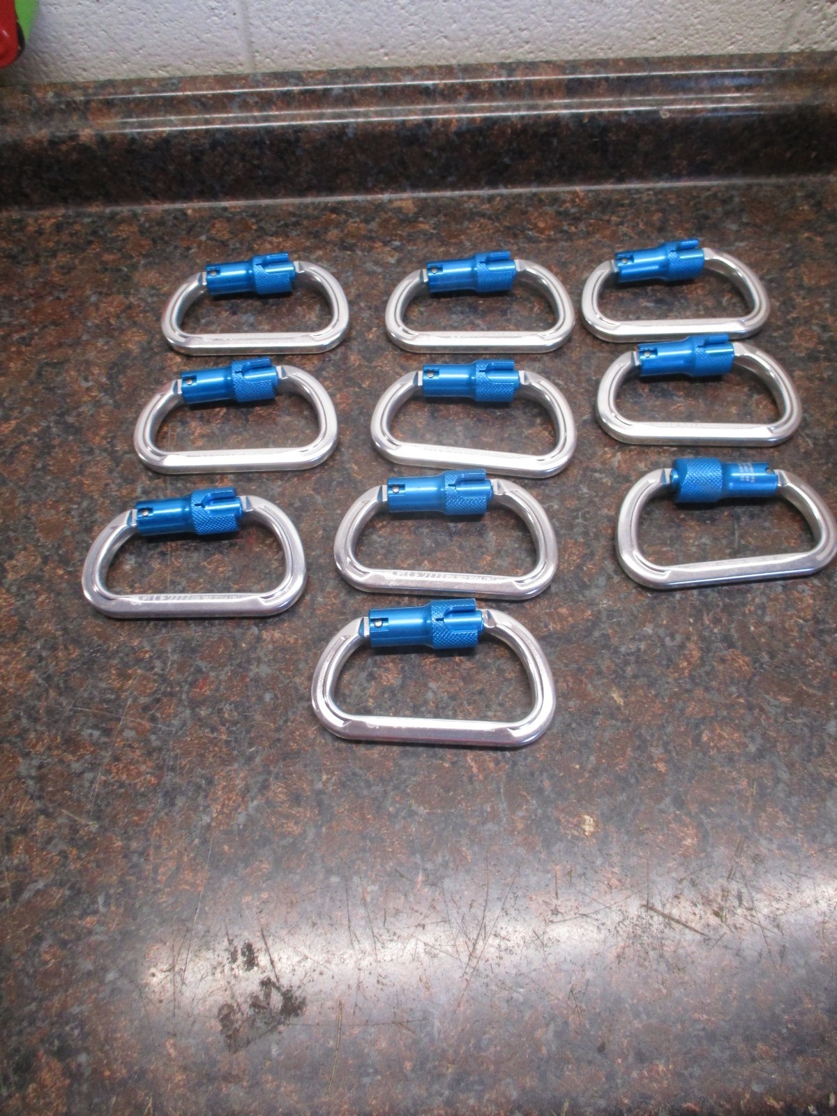 LOT OF 10 NEW Yoke N-2852G  Twist Lock Aluminum Carabiner 3600lbs Gate Strength