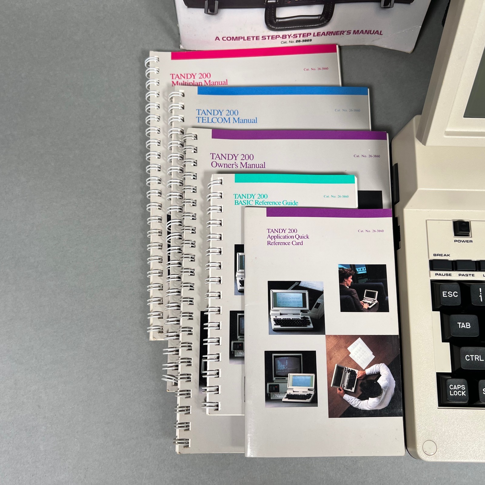 Tandy 200 Portable Computer, Power Adapter, Case, Book, Owner's Manuals WORKING