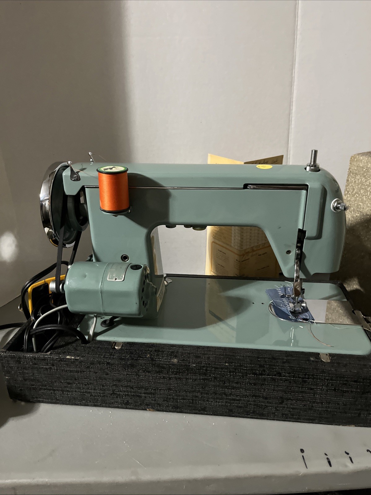 VINTAGE Montgomery Ward Model 266 Sewing Machine W/Case & Accessories TESTED