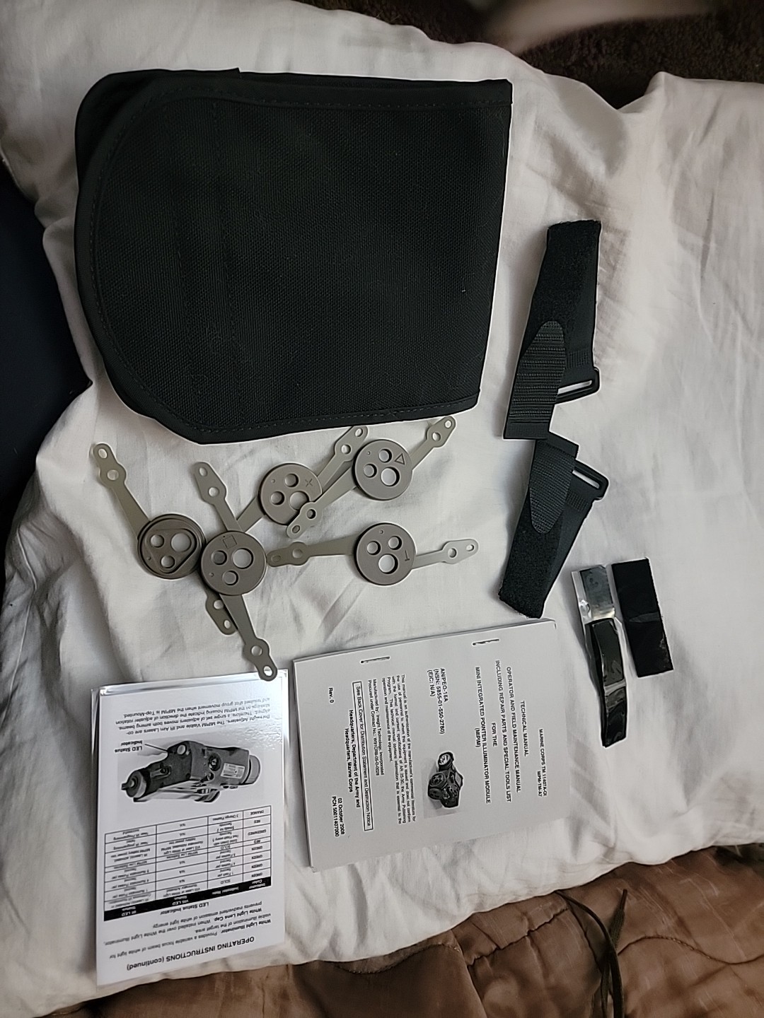 AN/PEQ-16A Pouch, Technical Manual, Laminated Card+Pattern diffusers+straps NEW