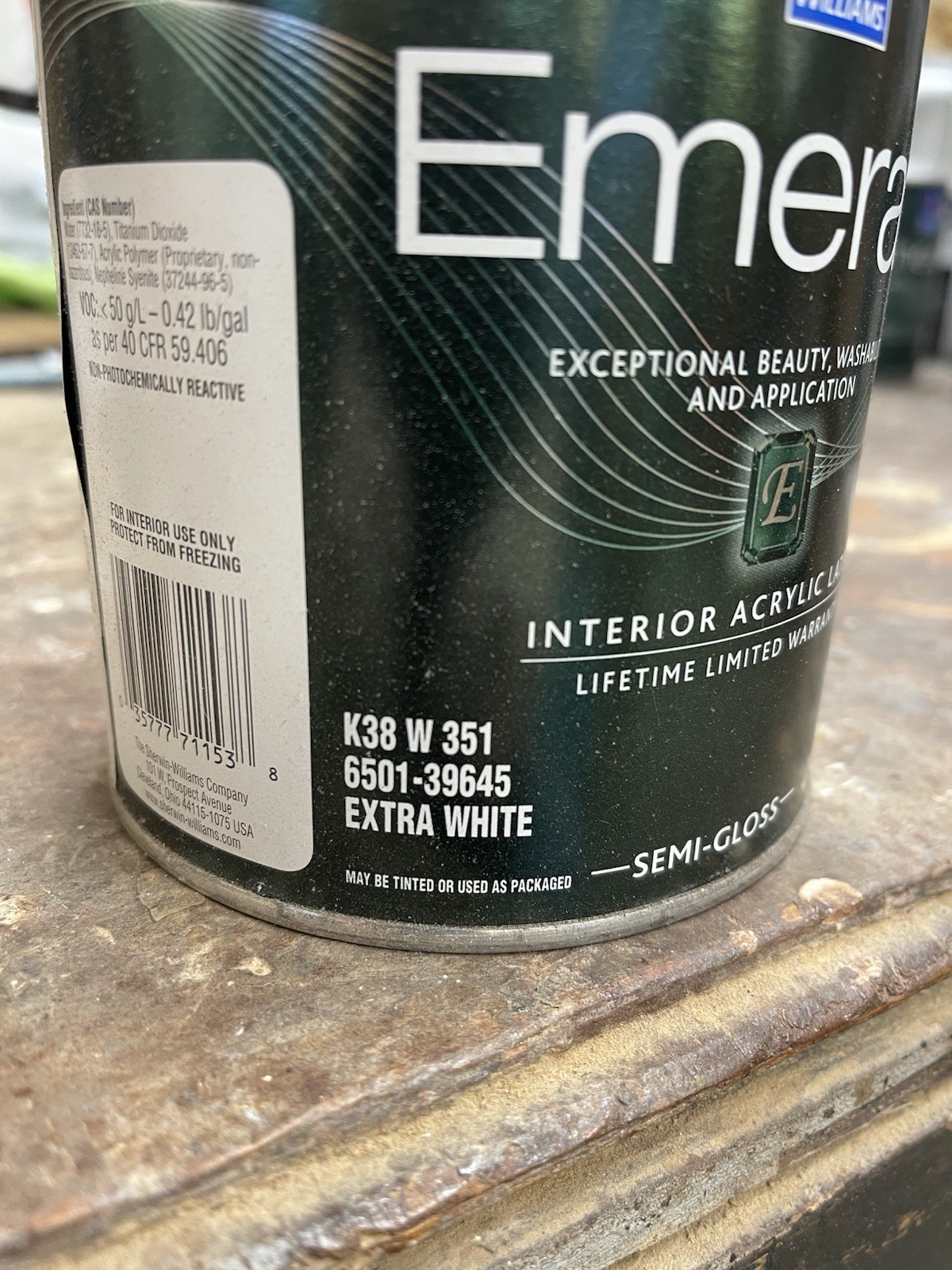 Quart Sherwin Williams Emerald Latex Water Based Paint/Extra White /Semi-Gloss