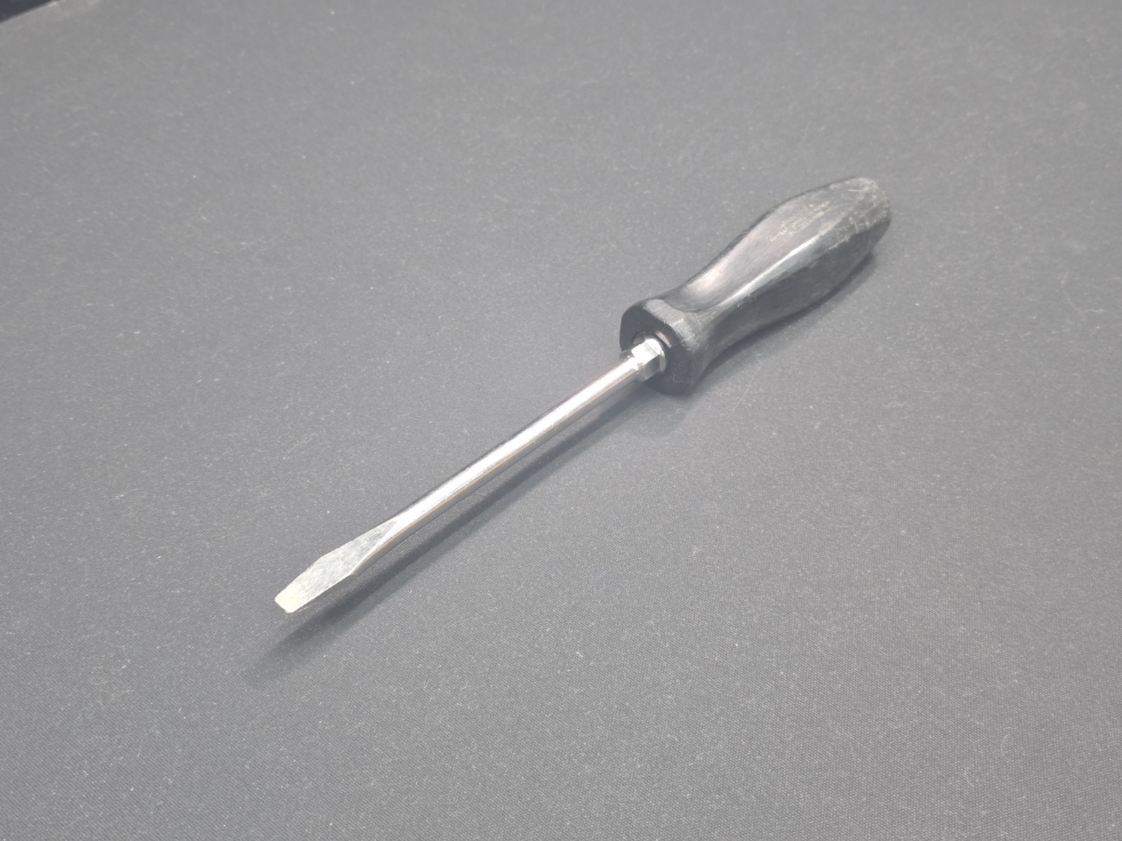 Snap On Black Hard Handle Flat Head Screwdriver SDD6