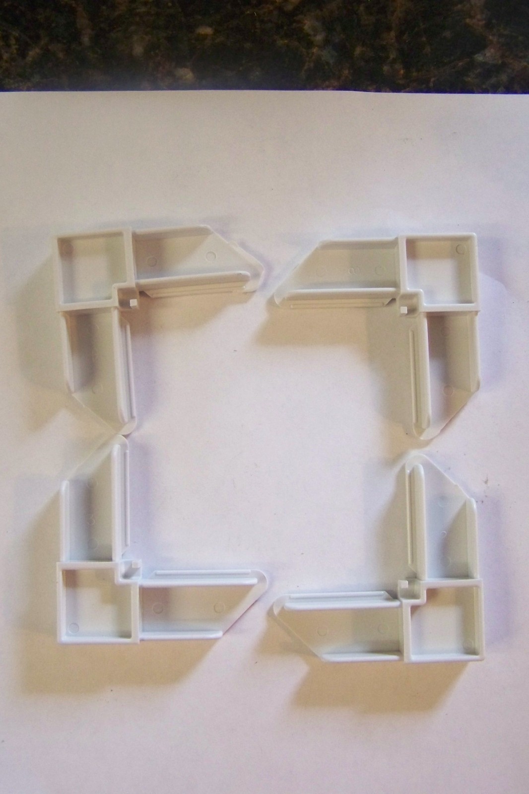 Replacement screen corners 1" framing White 4pk