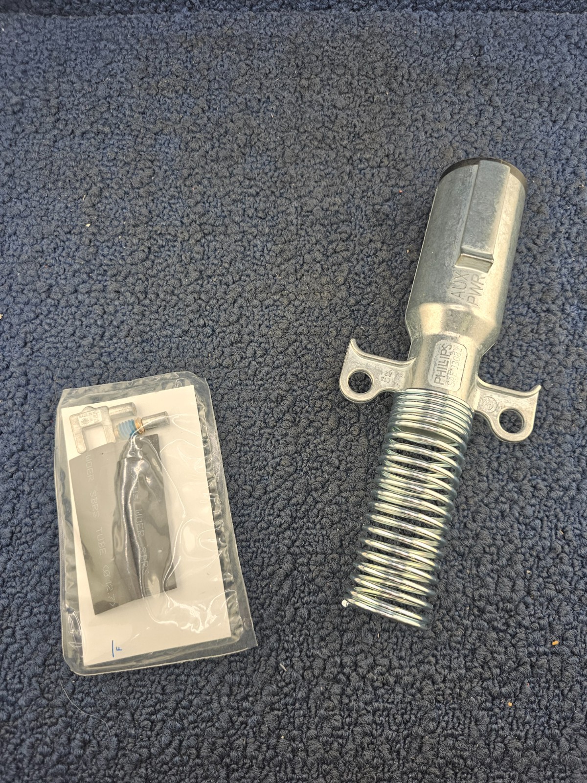 PHILLIPS 15-336: Plug, 2-Way, Double Grip, With Spring, Die Cast