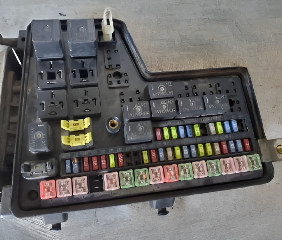 2002-2004 Dodge RAM 1500 Engine Fuse Box Assembly OEM