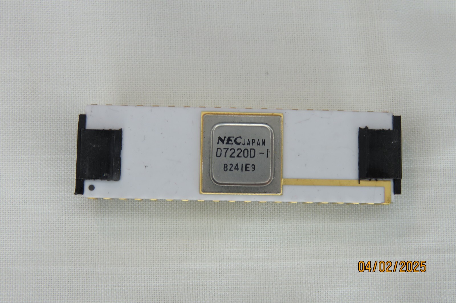 NEC D7220D-1 High Performance Display Controller 40-Pin Ceramic and Gold IC