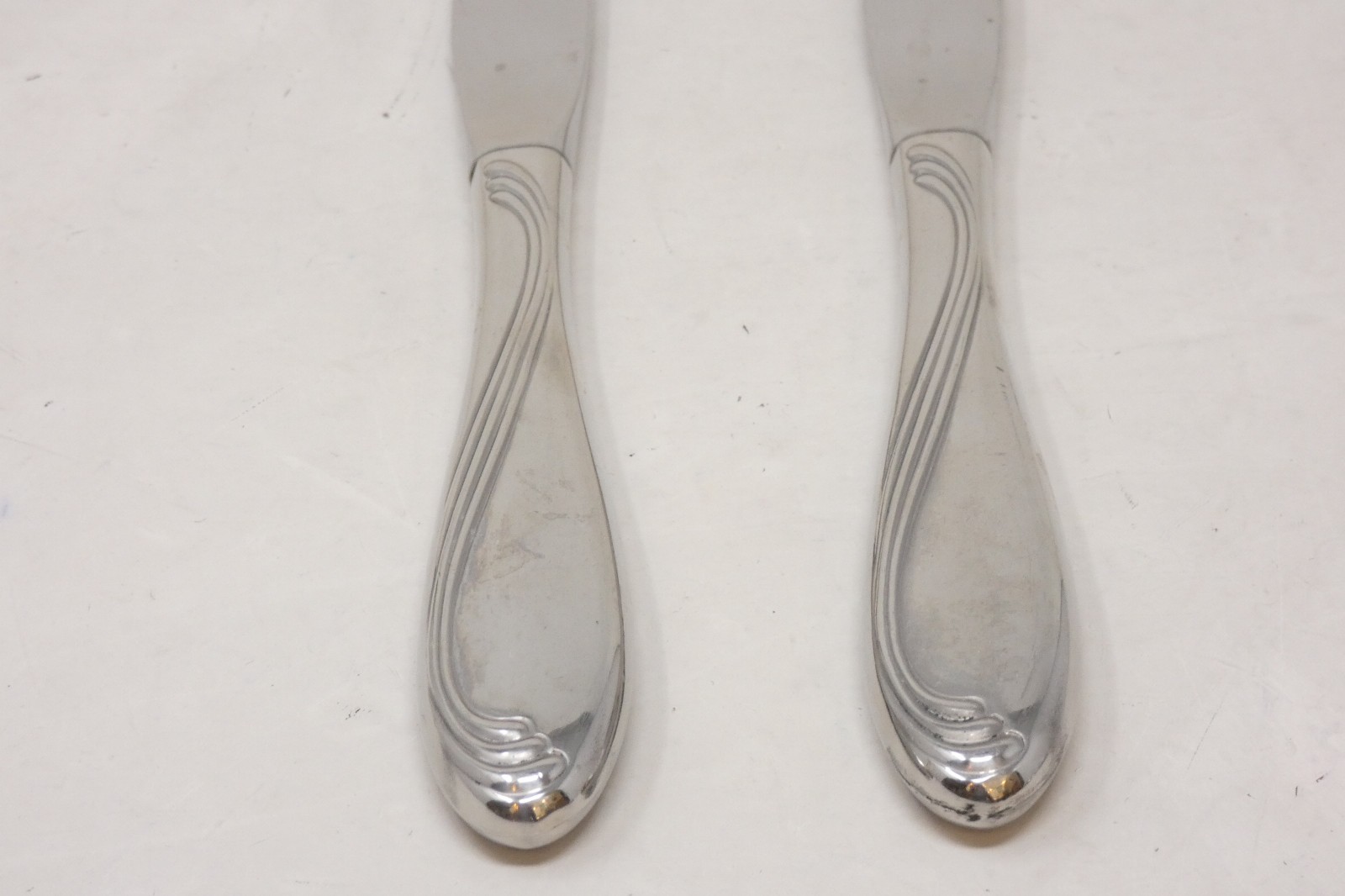 Oneida USA Camber Cresta Windswept Scroll Stainless Flatware 2 Table Knives