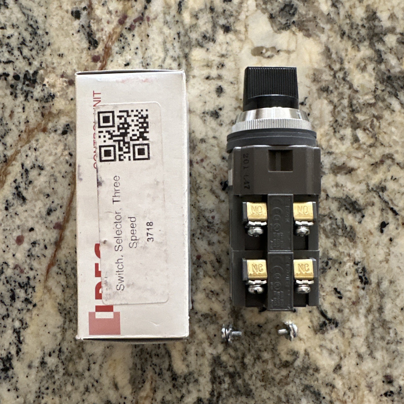 New IDEC ASN3322N Selector Switch NEW + FAST SHIPPING