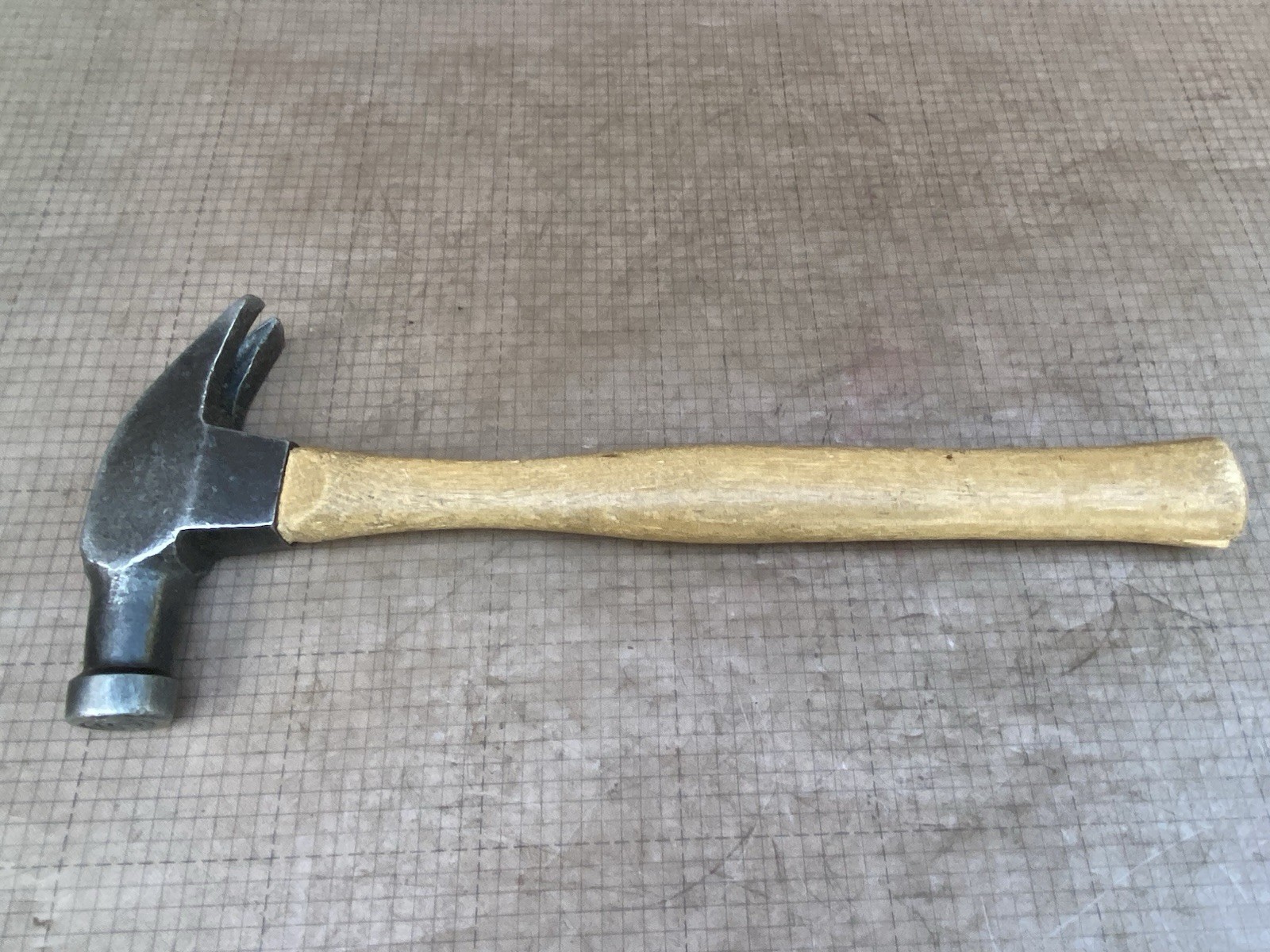 Vintage Maydole 28 oz Straight Claw Ripping Rip Hammer Wood Handle Old Tool Rare