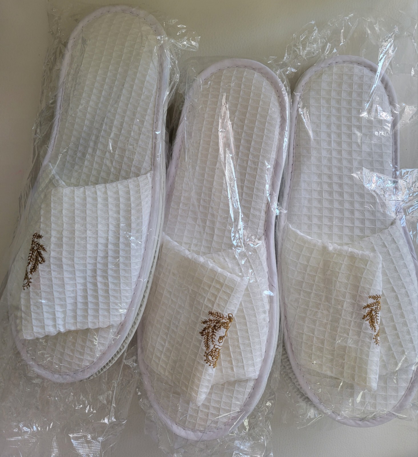 Queen Mary 2 Unisex White Slippers, 3 pairs.Please see pictures  for measurement