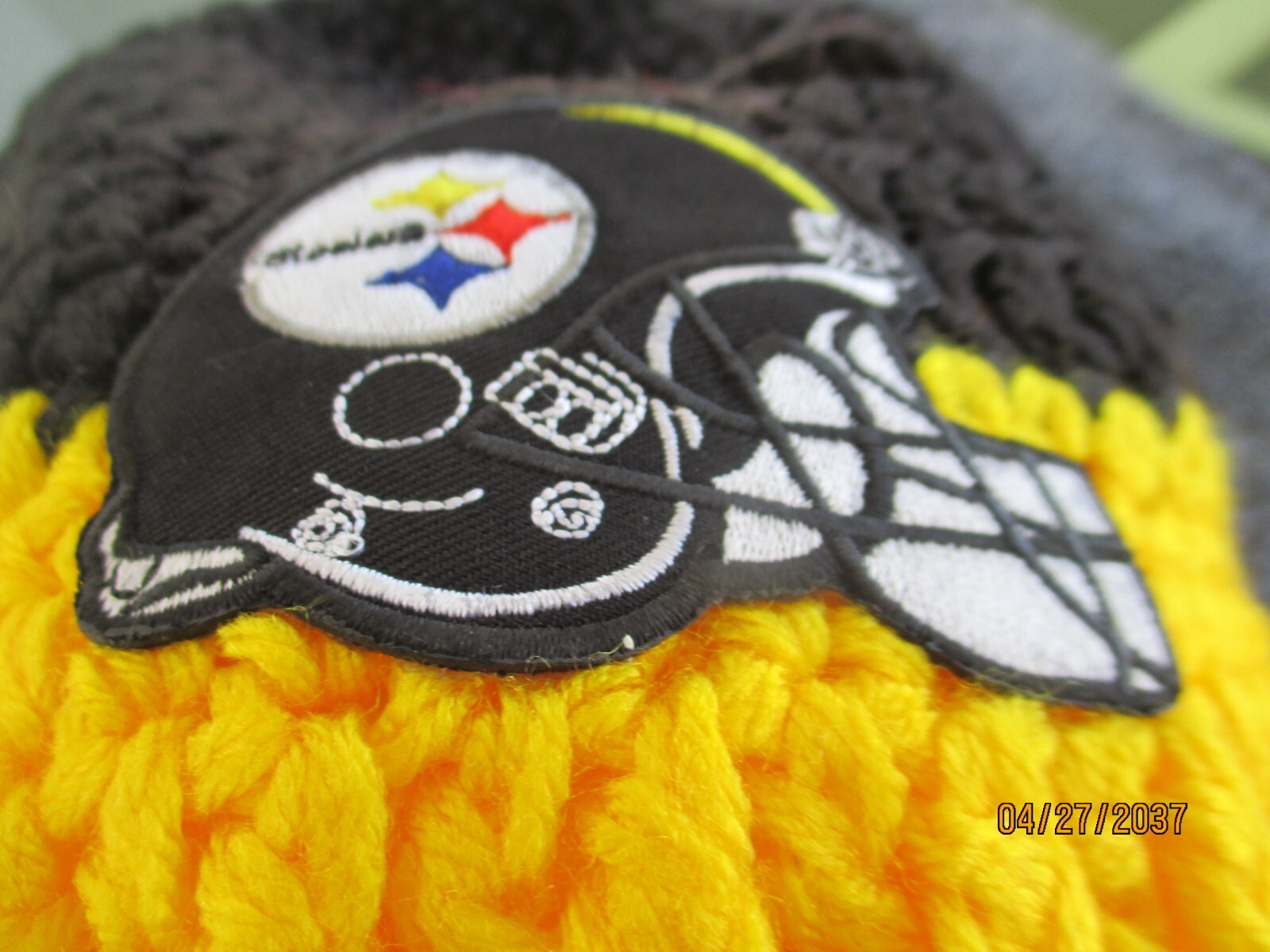 Pittsburgh STEELERS  Beanie Hat BLACK & GOLD w/ STEELERS' Decal  Adult Size
