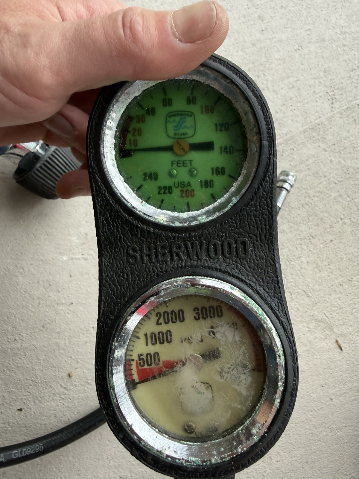 SHERWOOD SCUBA REGULATOR SET- needs gone through
