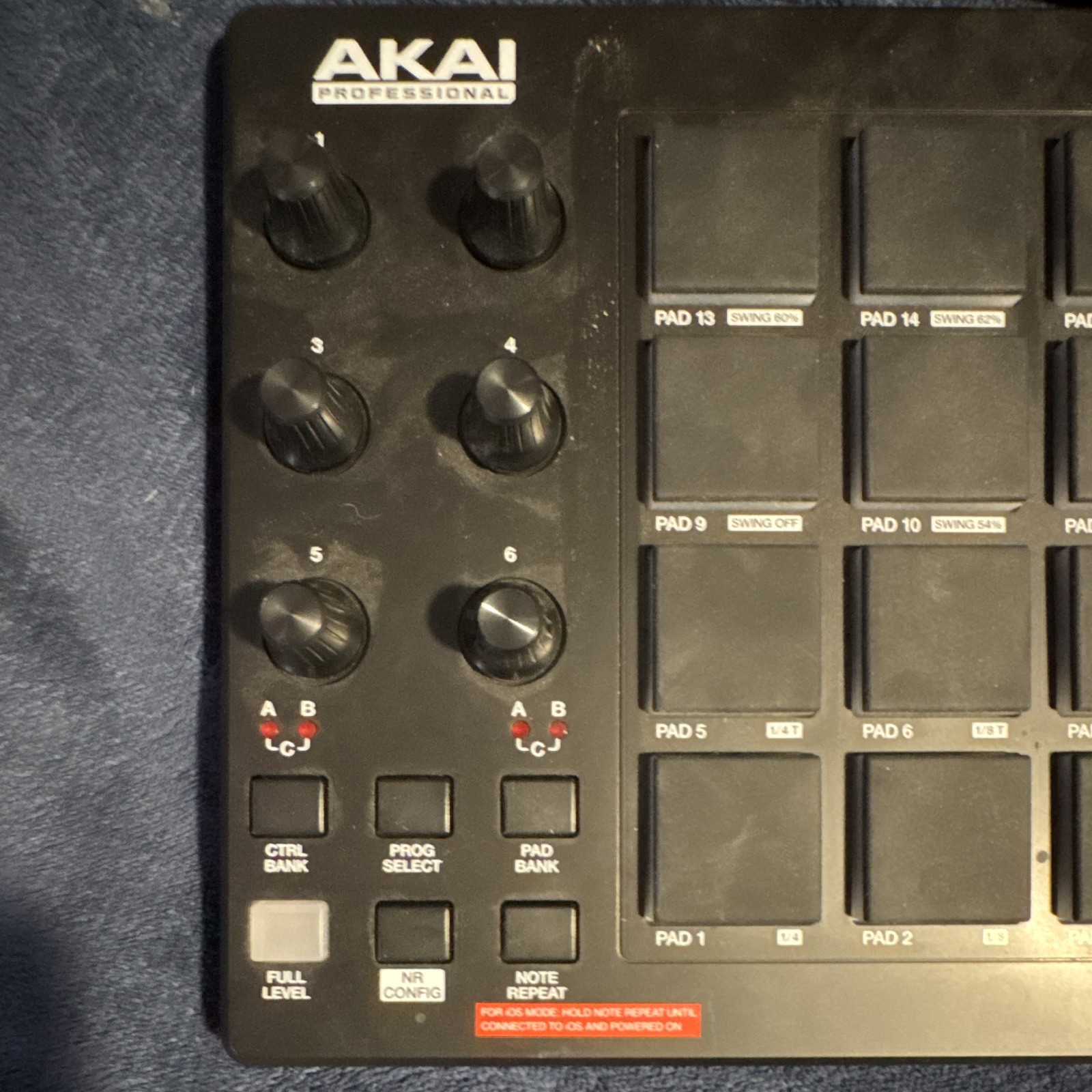 Akai Professional MPD218 MIDI Pad Controller 16 Pads USB w/ Box & Manuals