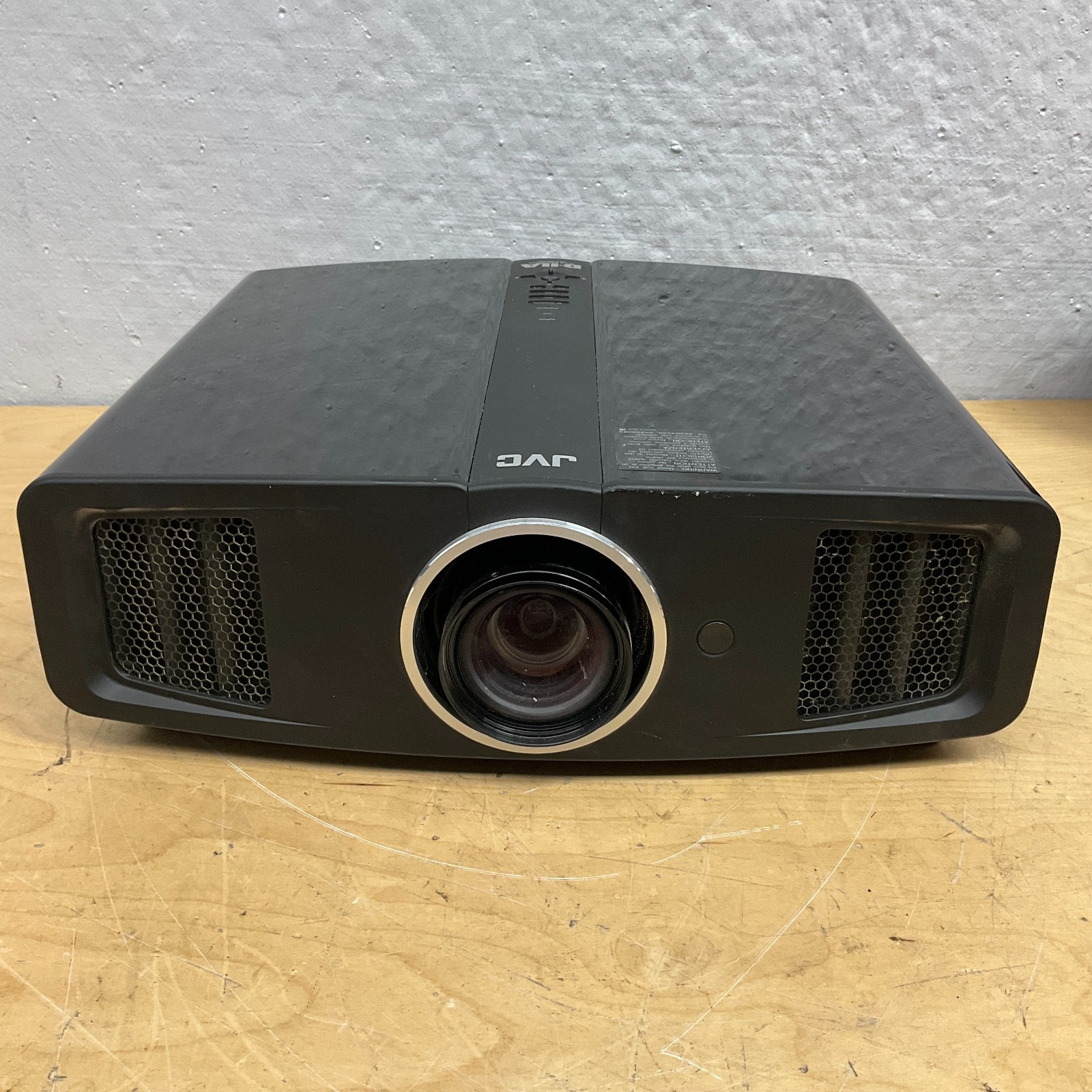 JVC DLA-HD100 (DLA-HD100-BU) Full HD Home Theater Projector - Lamp: 700 Hours