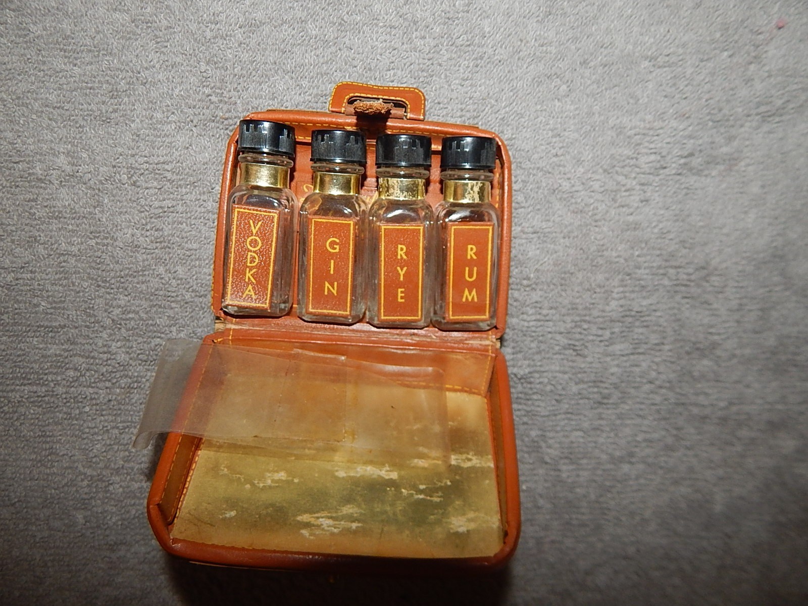 Vtg 1950'S Travler's Mini Bar Suitcase Set--4 inch Long---3 Inch Tall--Empty