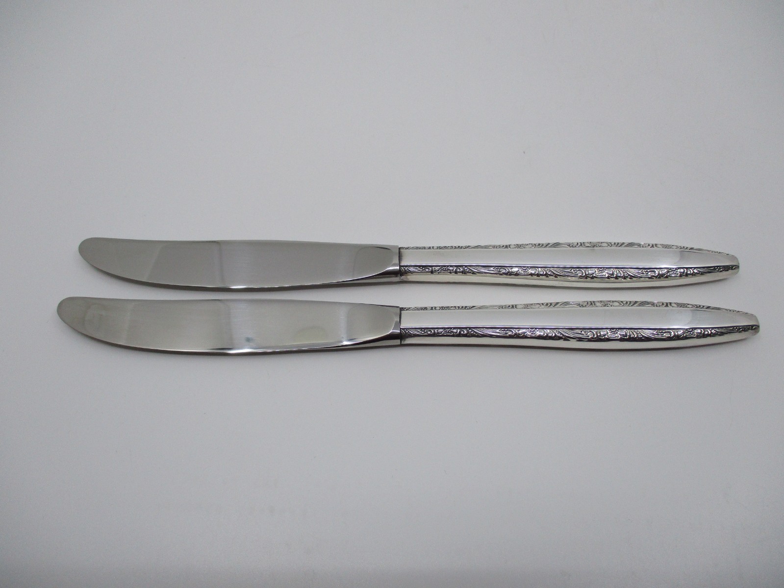 TOWLE  SILVERPLATE CANDLEGLOW - 2 DINNER KNIVES - 9 1/8" - 07I