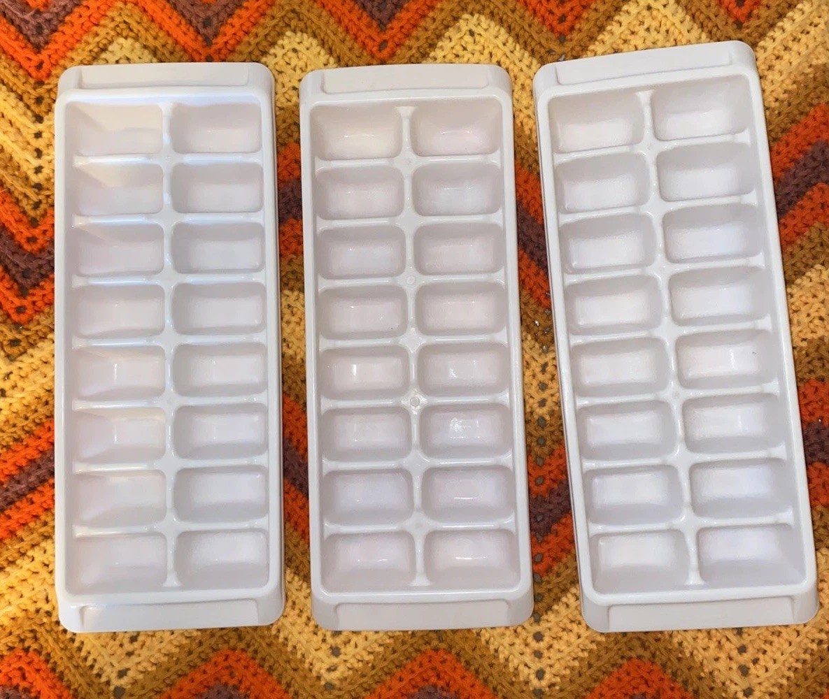 3 Good Vintage 1980's Rubbermaid Plastic White Ice Cube Trays