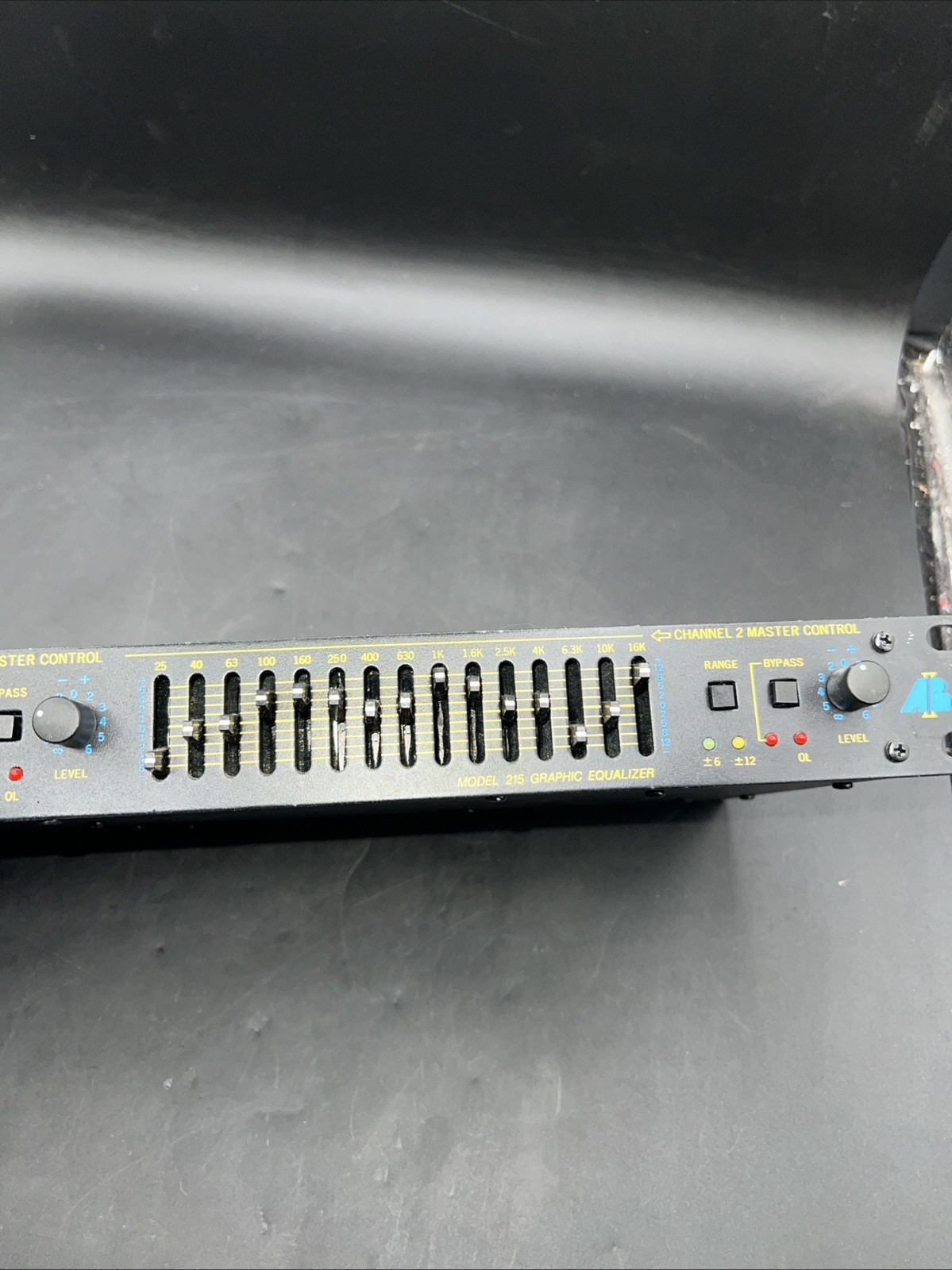 AB international 215 Graphic Equalizer, Two Channel, Rack Mountable