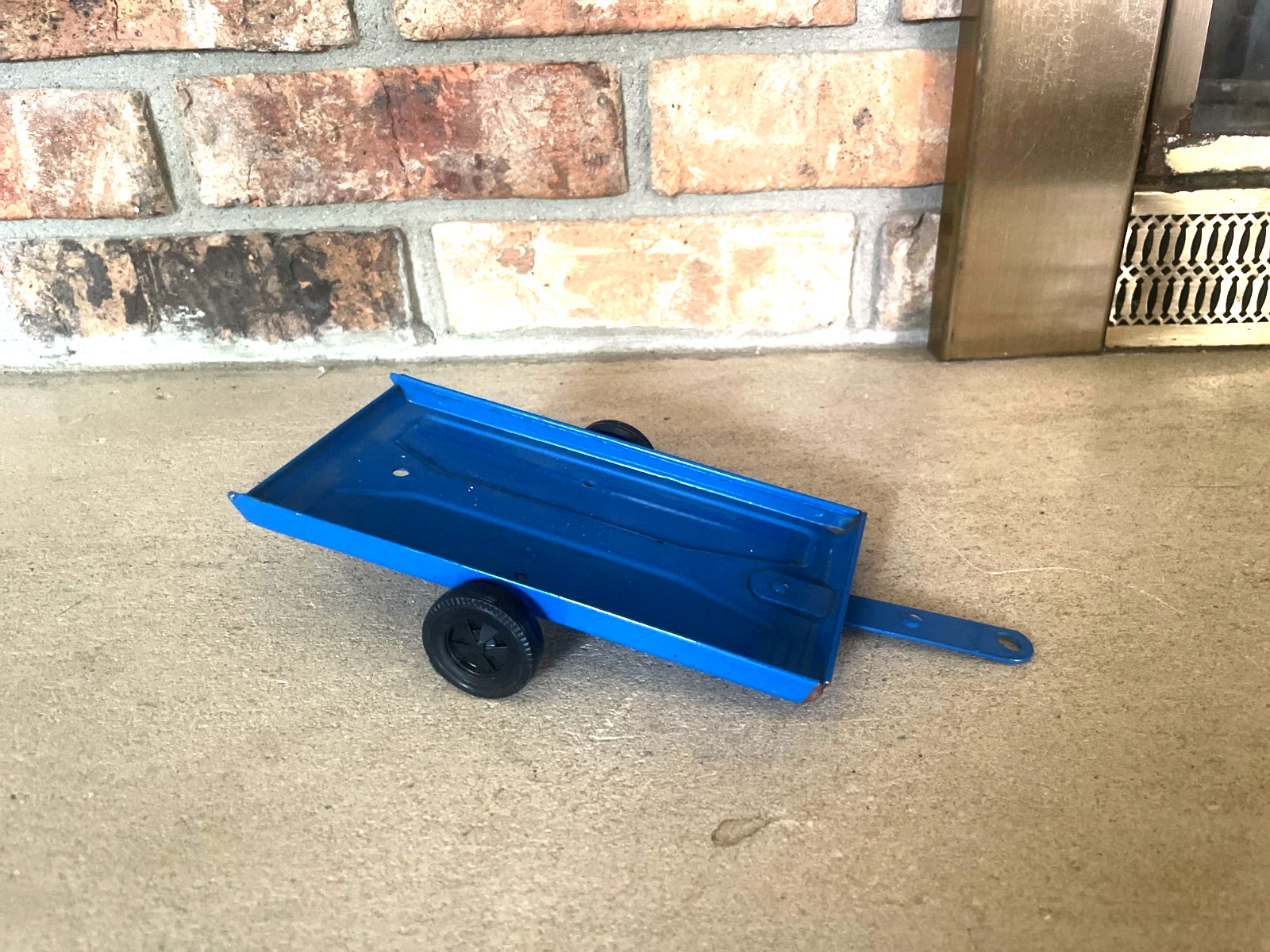 Vintage NYLINT METAL BLUE SINGLE AXLE TRAILER WITH HITCH 6.75 X 3.5''
