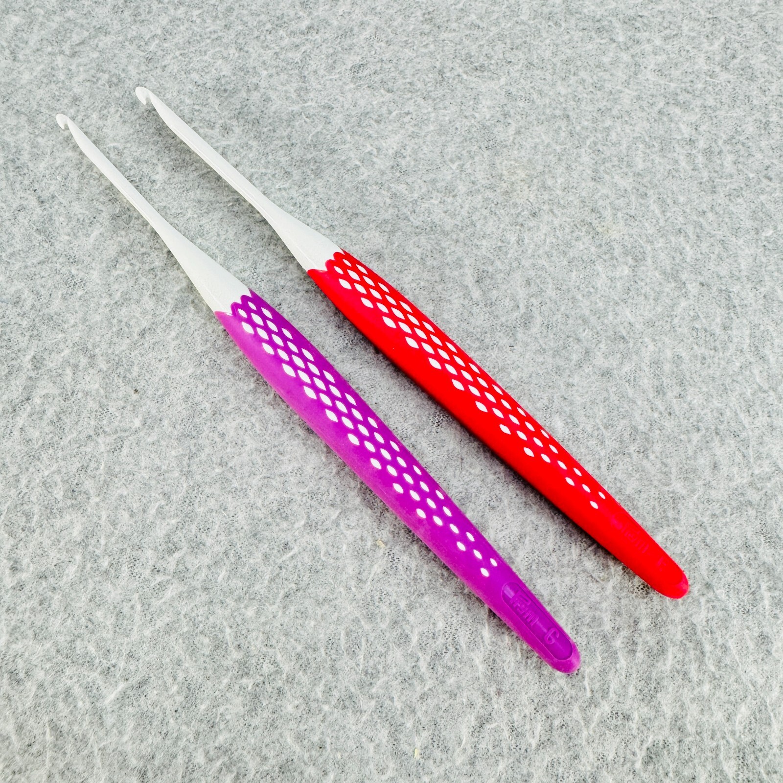 PRYM Ergonomics Crochet Hooks Lot of 2 Sizes C and E Tapered Heads