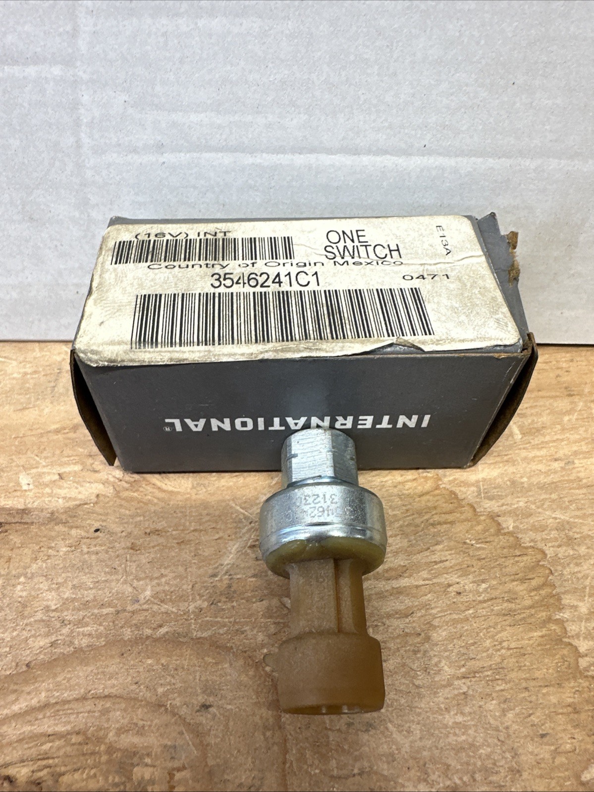 3546241C1 Genuine International Ac Pressure Switch OEM - New