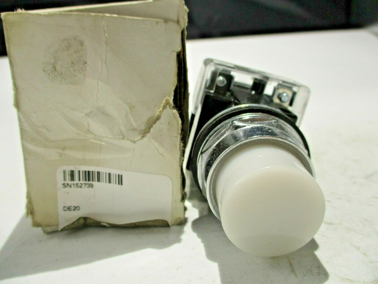 NEW SIEMENS 52PC4EB PILOT LIGHT WHITE LENS 120V