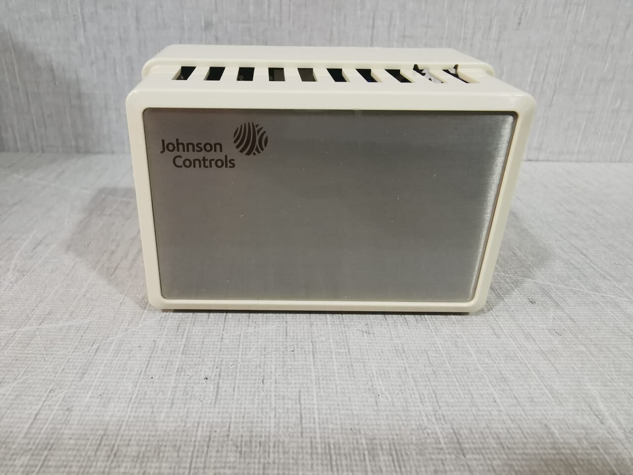 Johnson Controls HE-67P2-0N0BT Wall Mount Humidity Sensor
