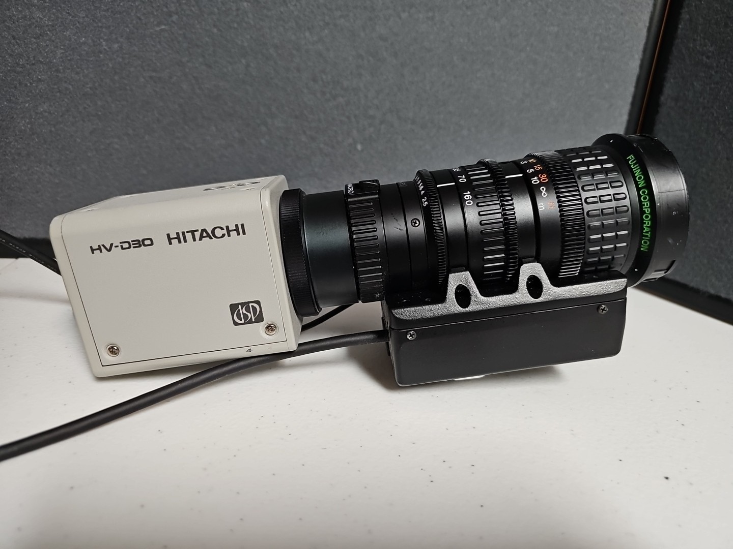Hitachi HV-D30 DSP 3CCD Camera W Fujinon H16x10a-R11 TV-Zoom Lens 16x C-Mount